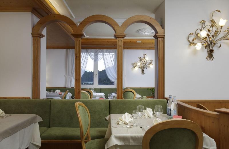 Hotel Olympia Molveno Eksteriør bilde