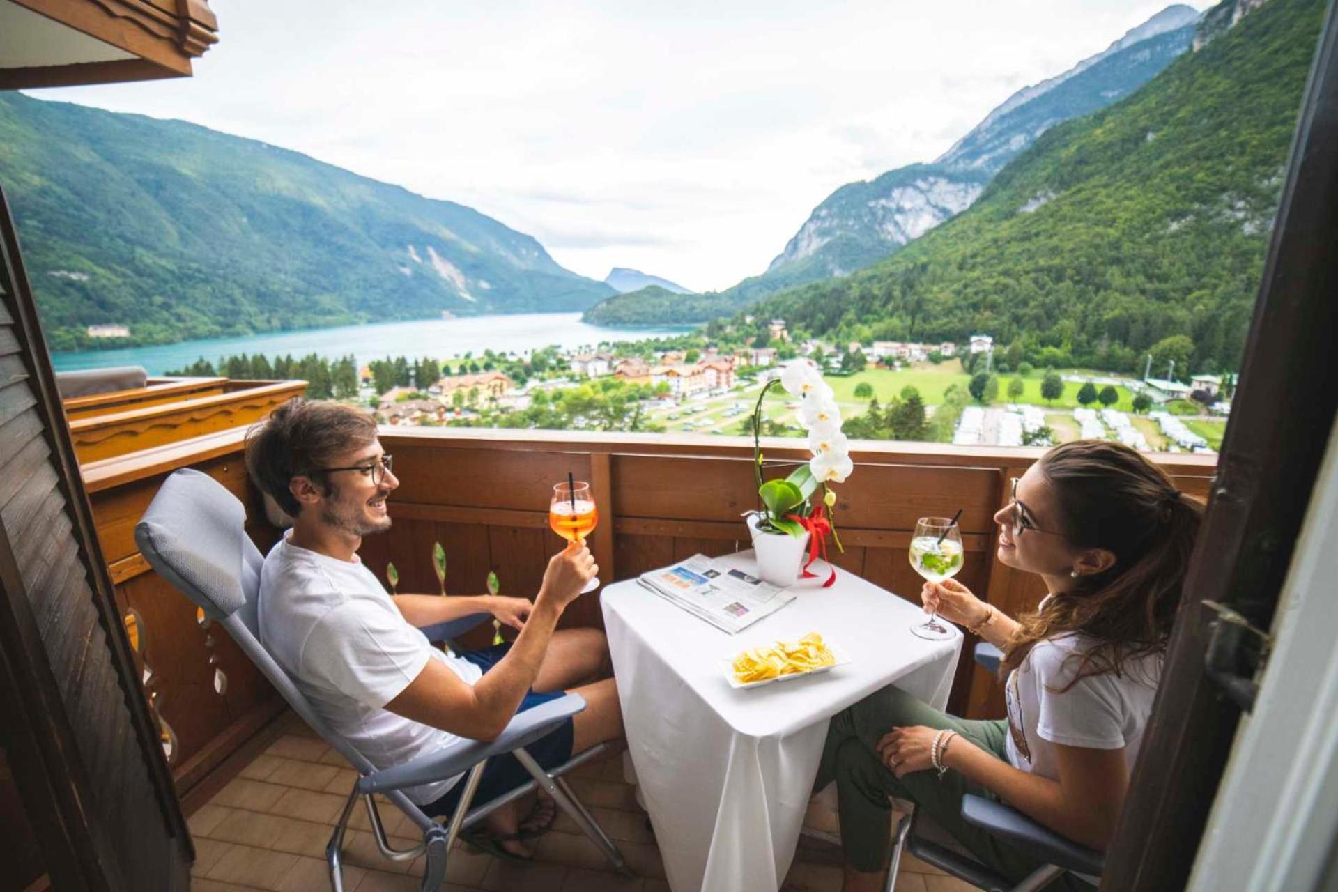 Hotel Olympia Molveno Eksteriør bilde
