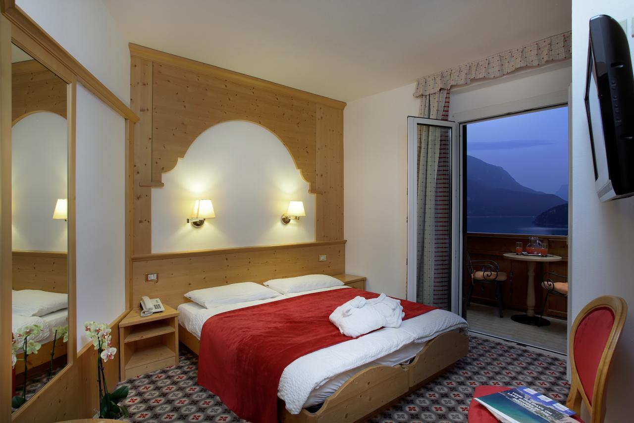 Hotel Olympia Molveno Eksteriør bilde